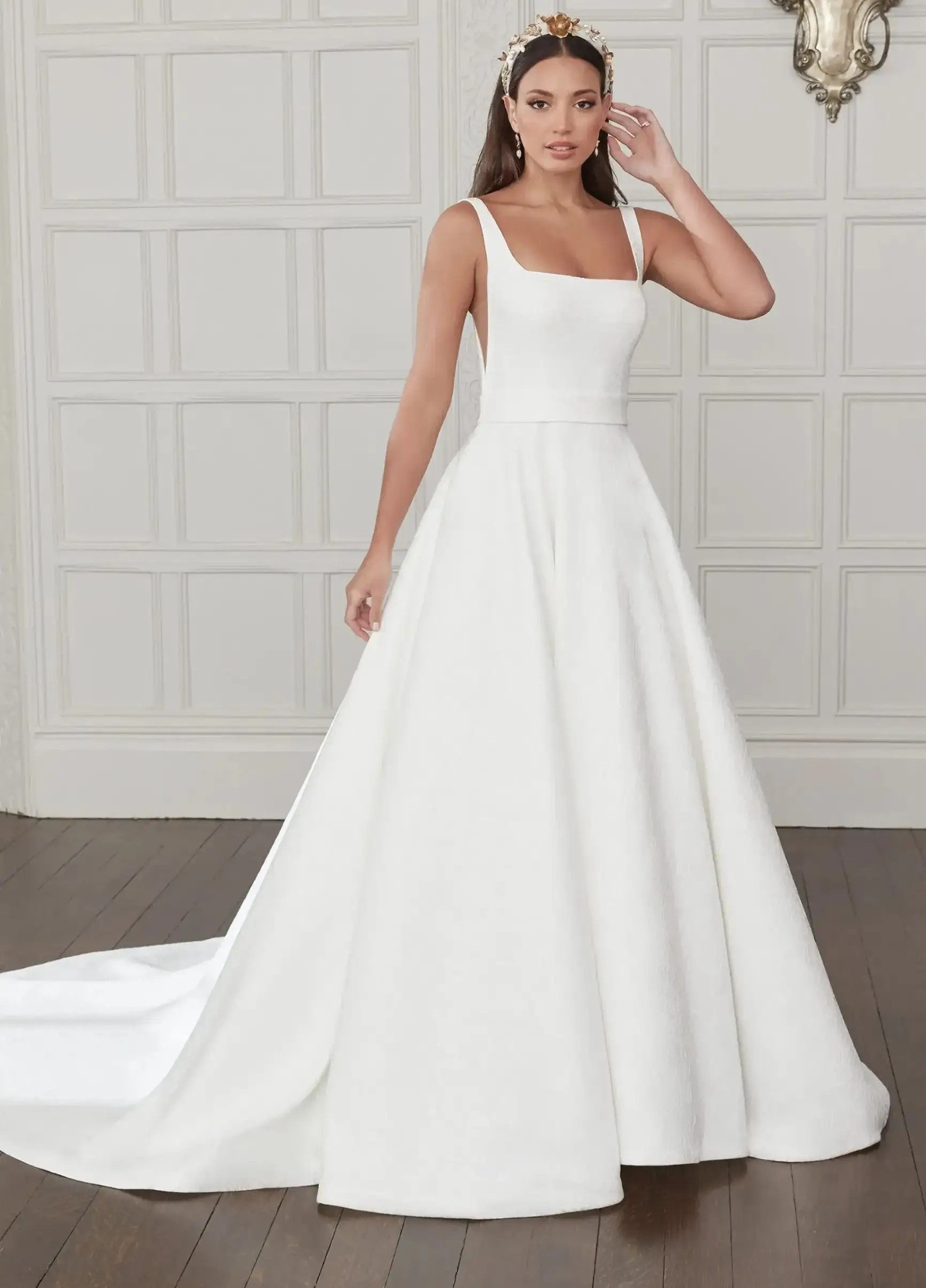 Beauty in Simplicity: Minimalist Bridal Gowns Image
